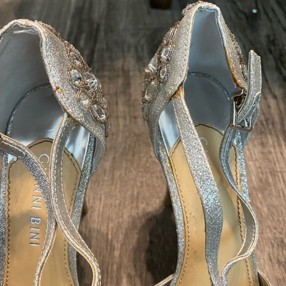 Gianni Bini silver heels - Picture 3 of 5